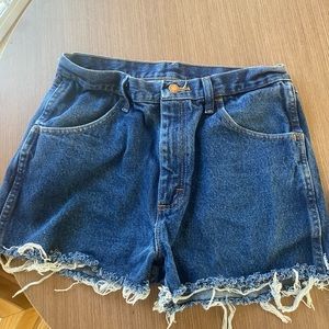 RUSTLER DARK WASH VINTAGE DISTRESSED JEAN SHORTS- THRIFTED FIND.